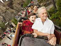 фото 27 ноября актер с семьей посетил парк аттракционов, основанный на книгах о Гарри Поттере фото 27 ноября актер с семьей посетил парк аттракционов, основанный на книгах о Гарри Поттере