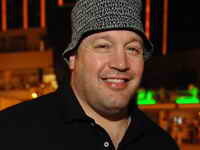 фото Кевин Джеймс фото Кевин Джеймс