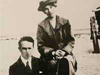 фото Белл и Томас Эдвард Лоуренс, британский офицер и писатель, сыгравший большую роль в Великом арабском восстании. Фильм «Лоуренс Аравийский» о нем фото Белл и Томас Эдвард Лоуренс, британский офицер и писатель, сыгравший большую роль в Великом арабском восстании. Фильм «Лоуренс Аравийский» о нем