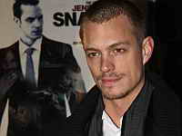 фото Юэль Киннаман фото Юэль Киннаман