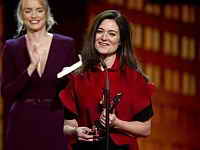 фото Бенте Фроге принимает награду фото Бенте Фроге принимает награду