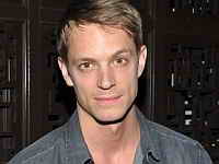 фото Юэль Киннаман фото Юэль Киннаман